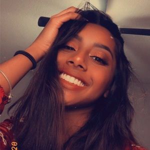 Meet your Posher, Angelique